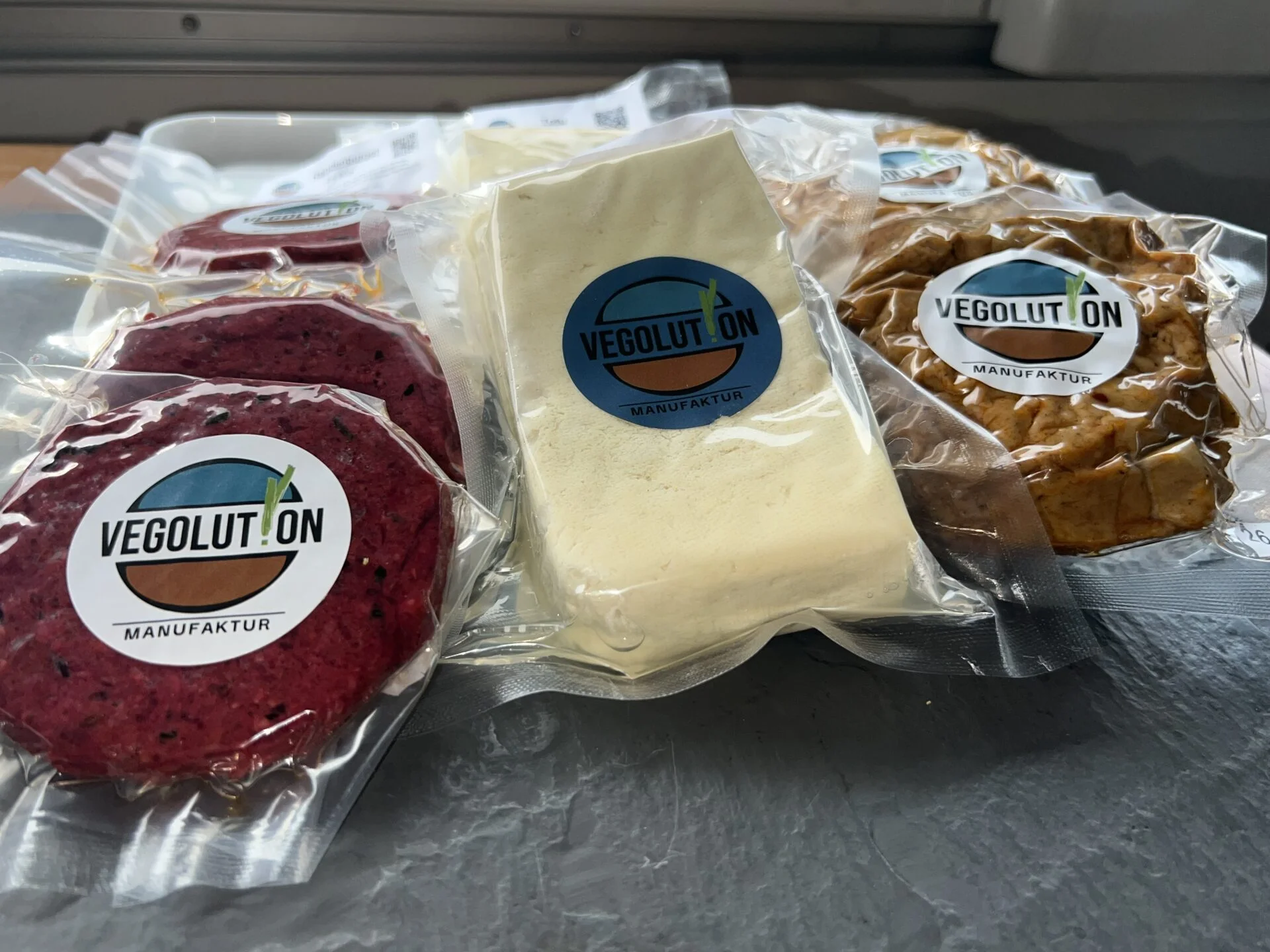 Manufaktur Produkte verpackt - Vegane Burger Paddys, Tofu, Dinkelseitan